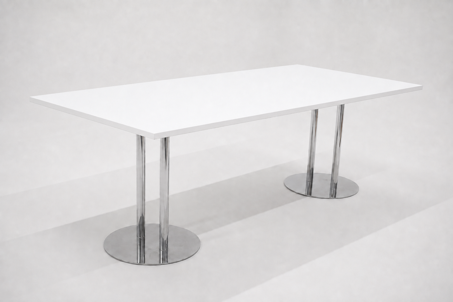 Neuvottelupöytä uudella valkoisella 206x100 kannella