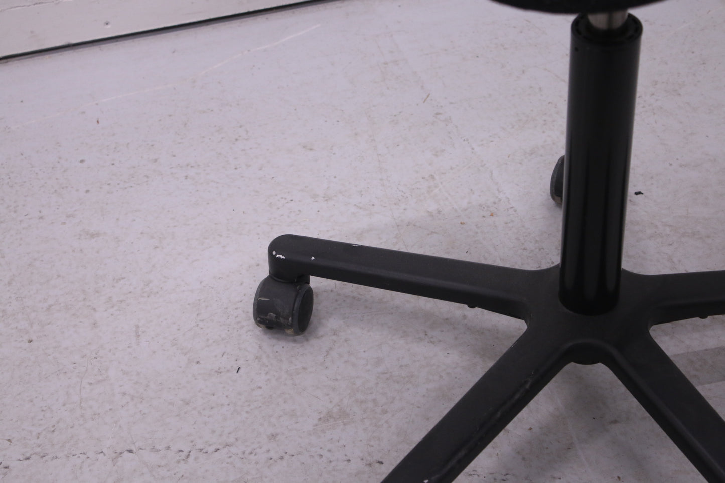 Satulatuoli, musta / harmaa