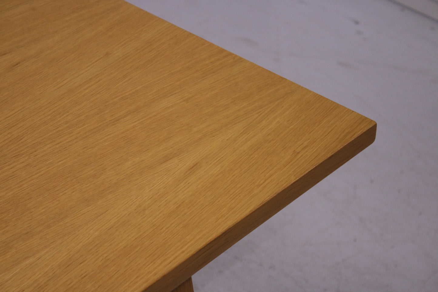 Upea tamminen neuvottelupöytä 266x120