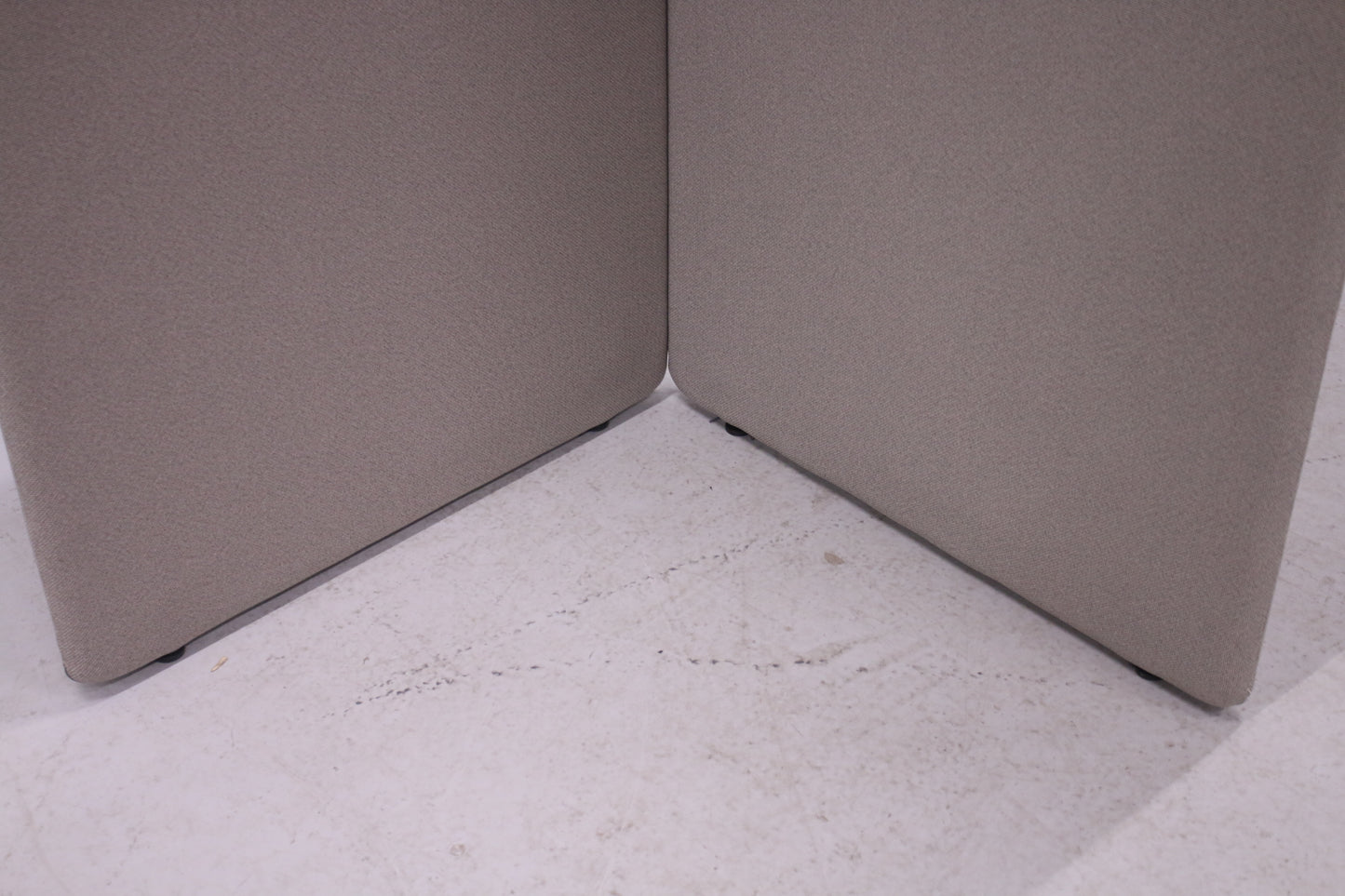 Götessons vetoketjuilla kiinnitettävä lattiaseinäke