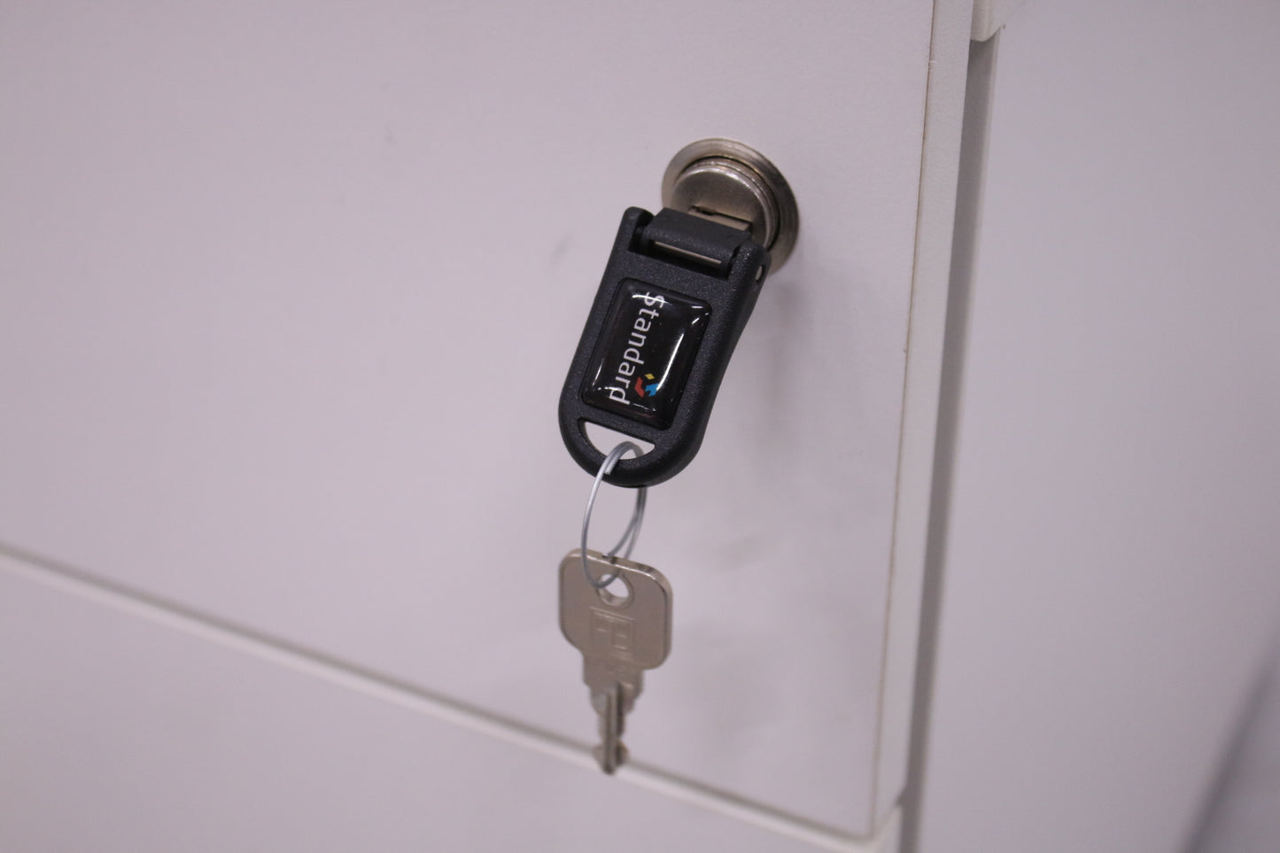 Standard kolmeosainen laatikosto, valkoinen