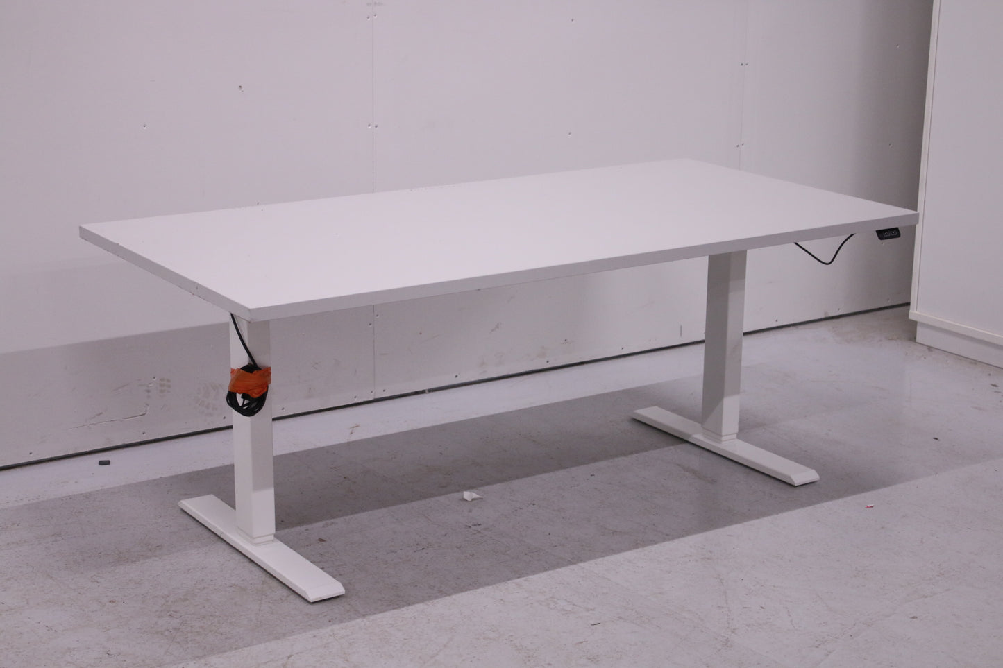 Basic sähköpöytä, valkoinen (Eri kansi kokoja 100-140 cm)