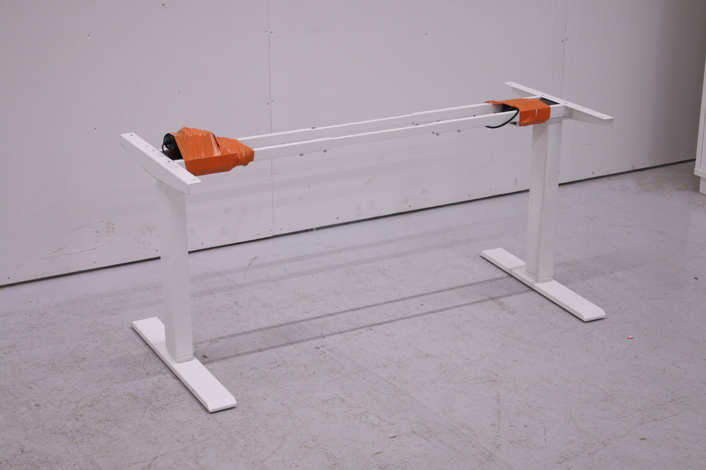 Basic sähköpöytä, valkoinen (Eri kansi kokoja 100-140 cm)