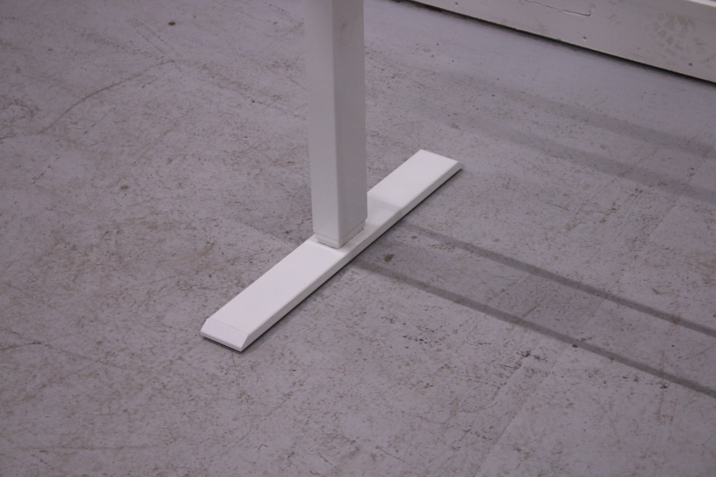 Basic sähköpöytä, valkoinen (Eri kansi kokoja 100-140 cm)