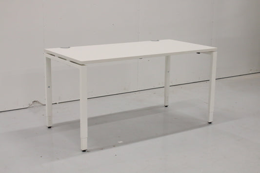 Haworth työpöytä säädettävillä jaloilla 140x70