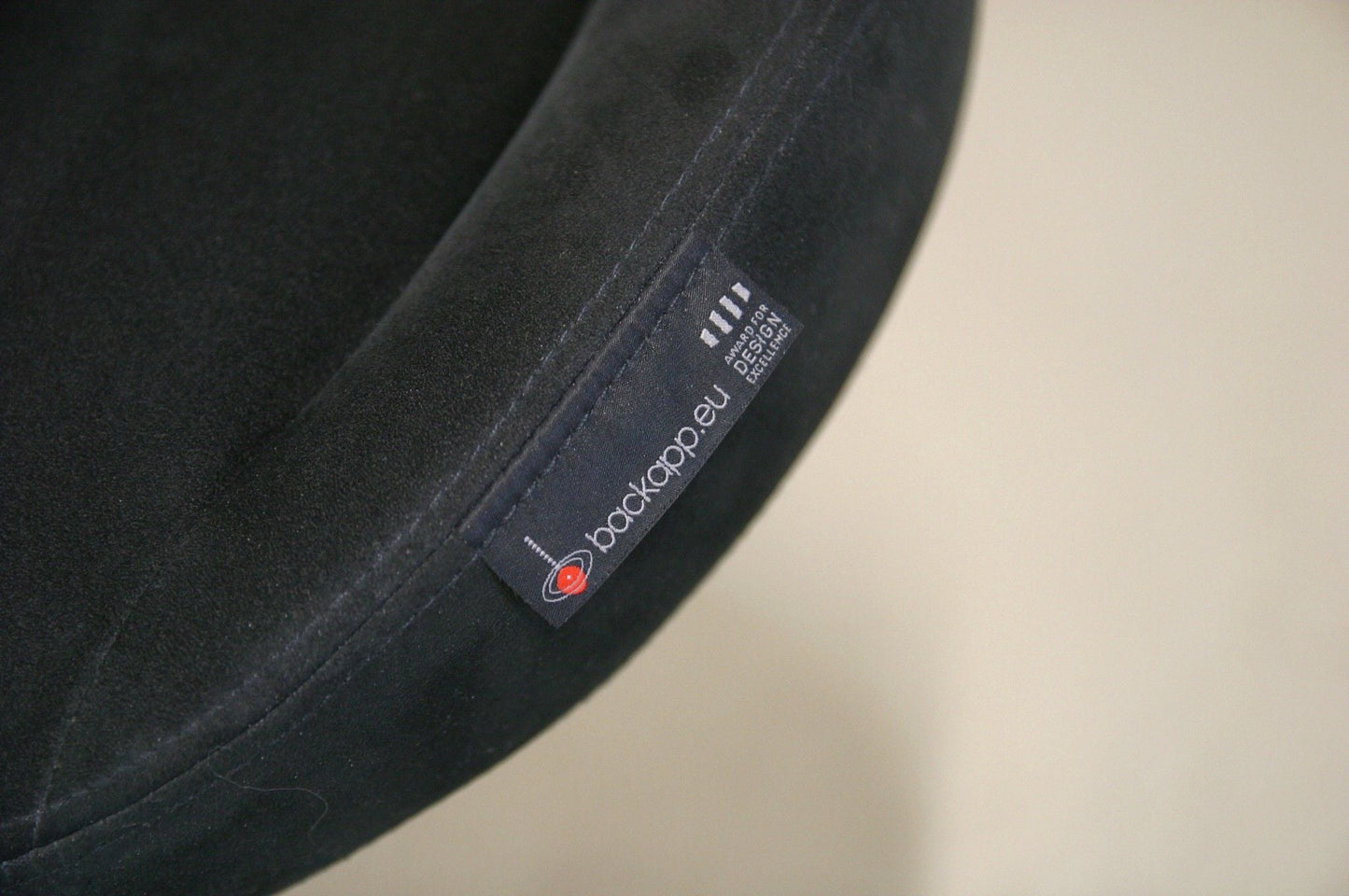 Backapp Smart Aktiivituoli musta Alacantara - Suomen Kalustekeskus