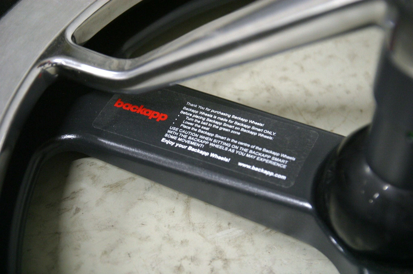 Backapp Smart Aktiivituoli, punainen Alacantara - Suomen Kalustekeskus