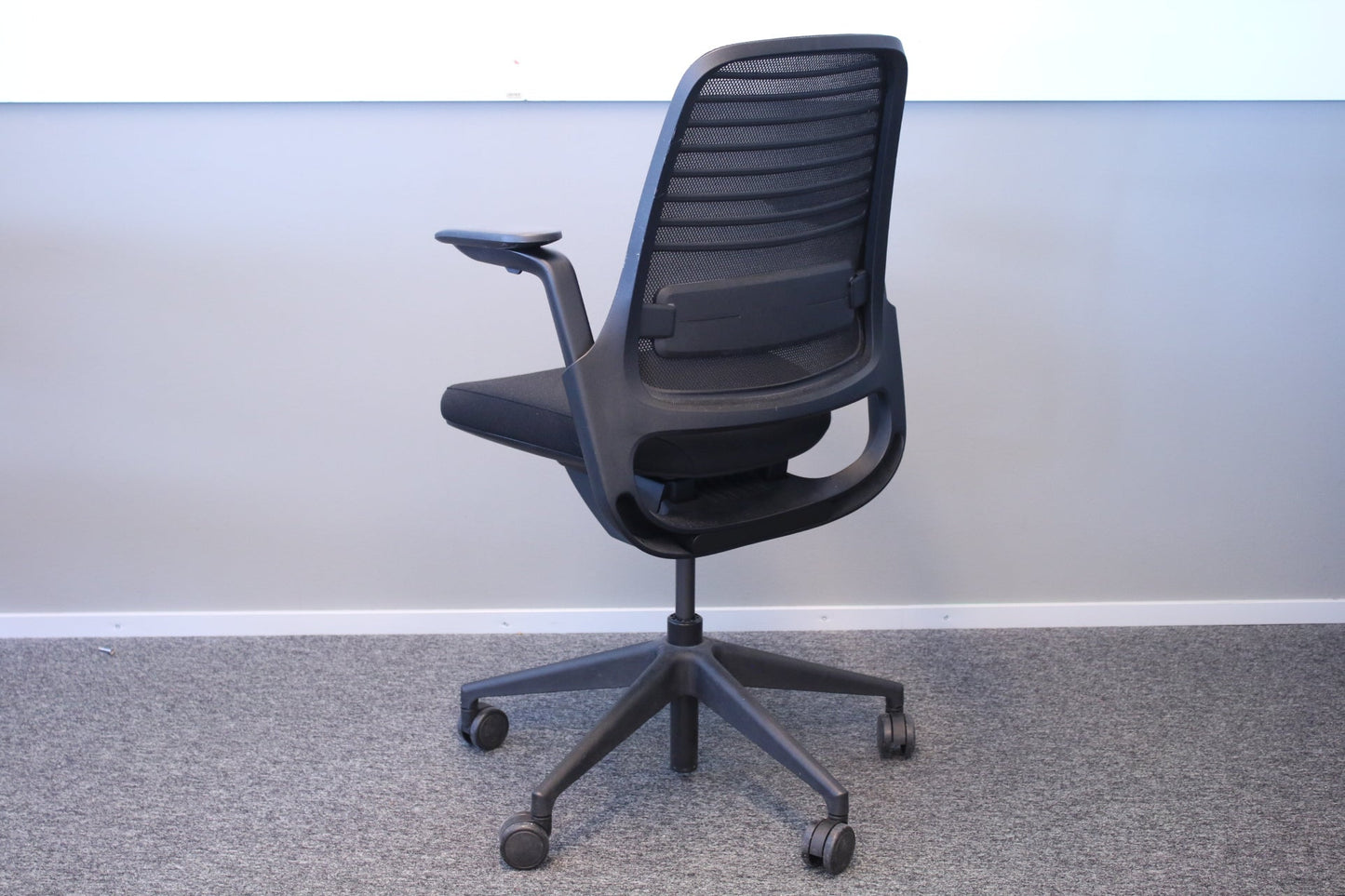 Ennakkomyynnissä: Steelcase Series 1 - verkkoselkäinen työtuoli - Suomen Kalustekeskus