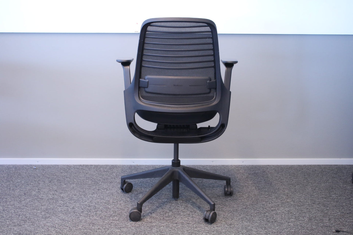 Ennakkomyynnissä: Steelcase Series 1 - verkkoselkäinen työtuoli - Suomen Kalustekeskus