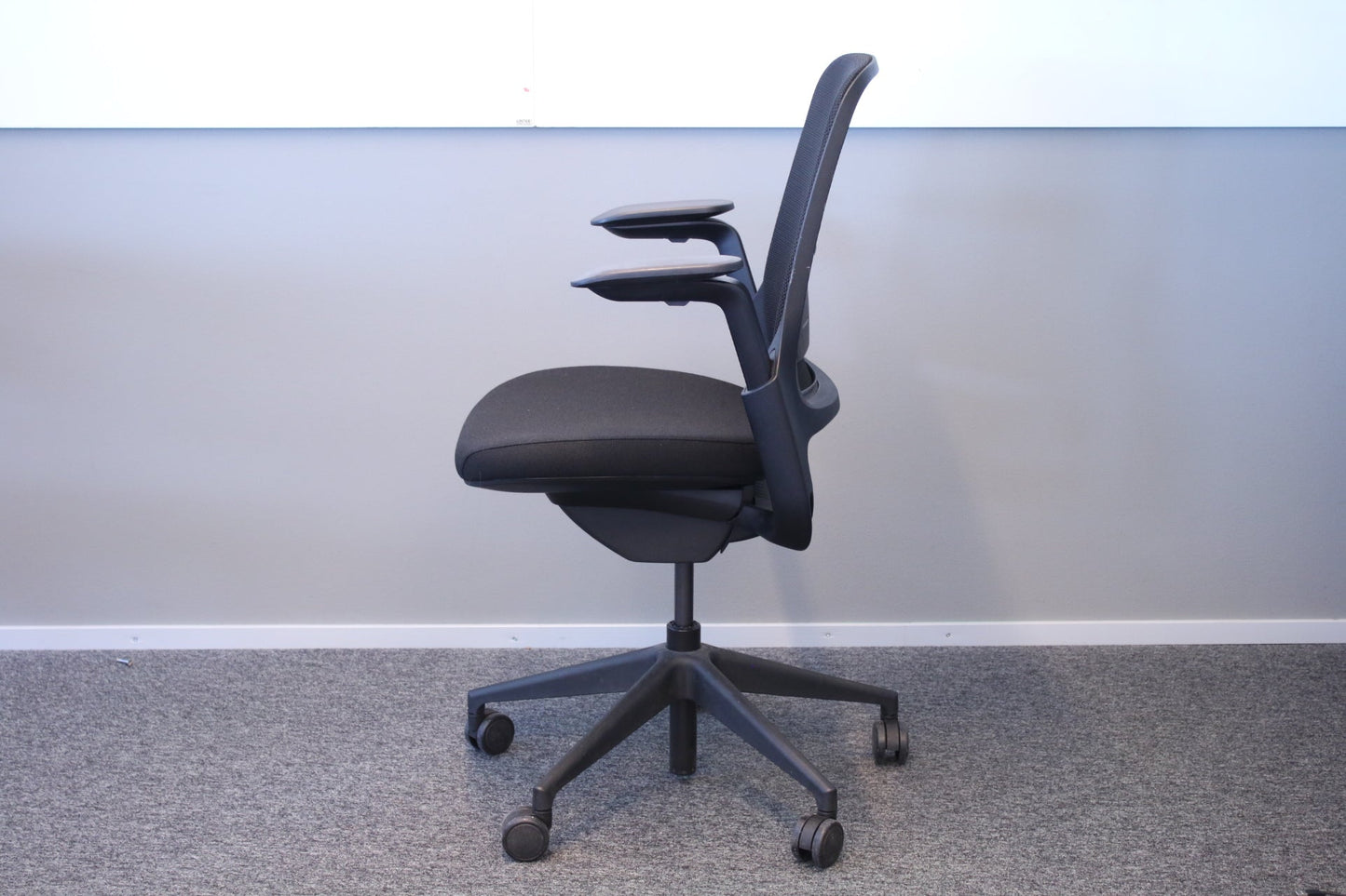 Ennakkomyynnissä: Steelcase Series 1 - verkkoselkäinen työtuoli - Suomen Kalustekeskus