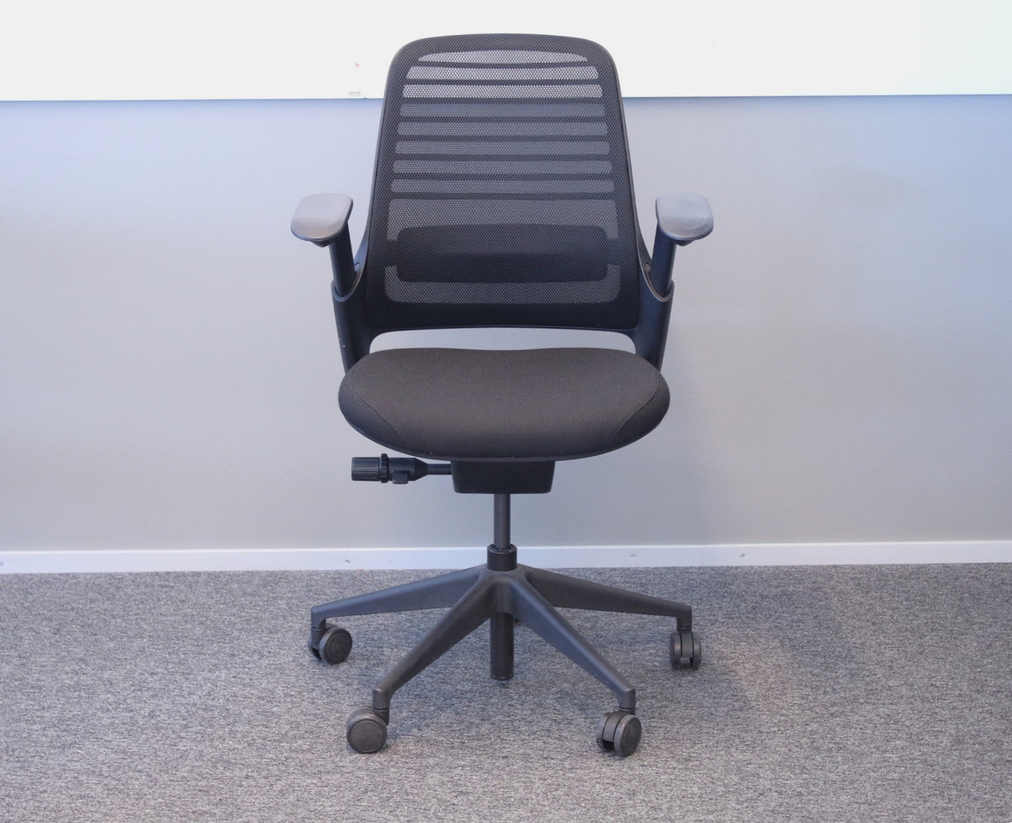 Ennakkomyynnissä: Steelcase Series 1 - verkkoselkäinen työtuoli - Suomen Kalustekeskus