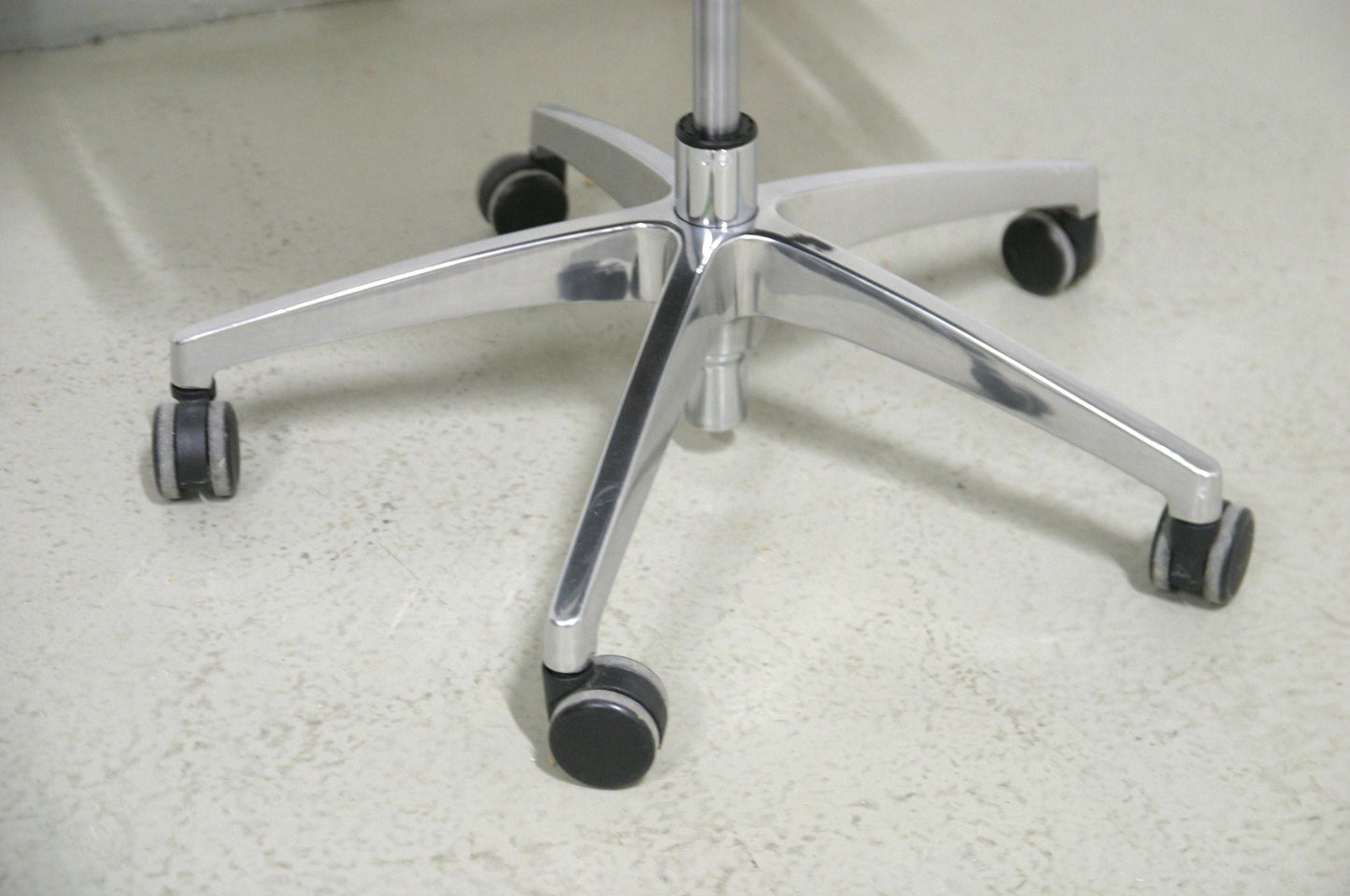 Ergohuman Slim työtuoli - Suomen Kalustekeskus