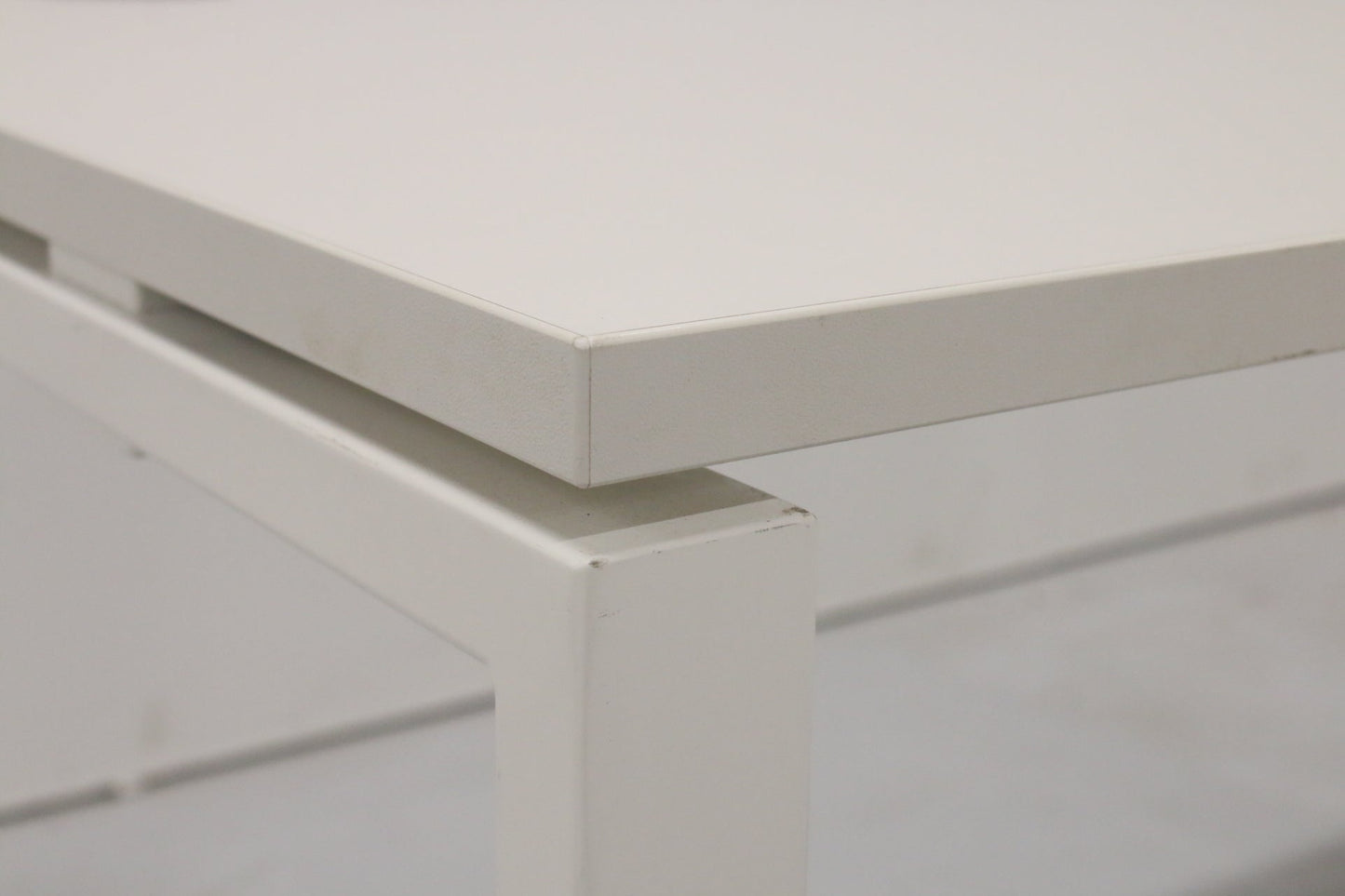 Haworth työpöytä säädettävillä jaloilla 140x70 - Suomen Kalustekeskus