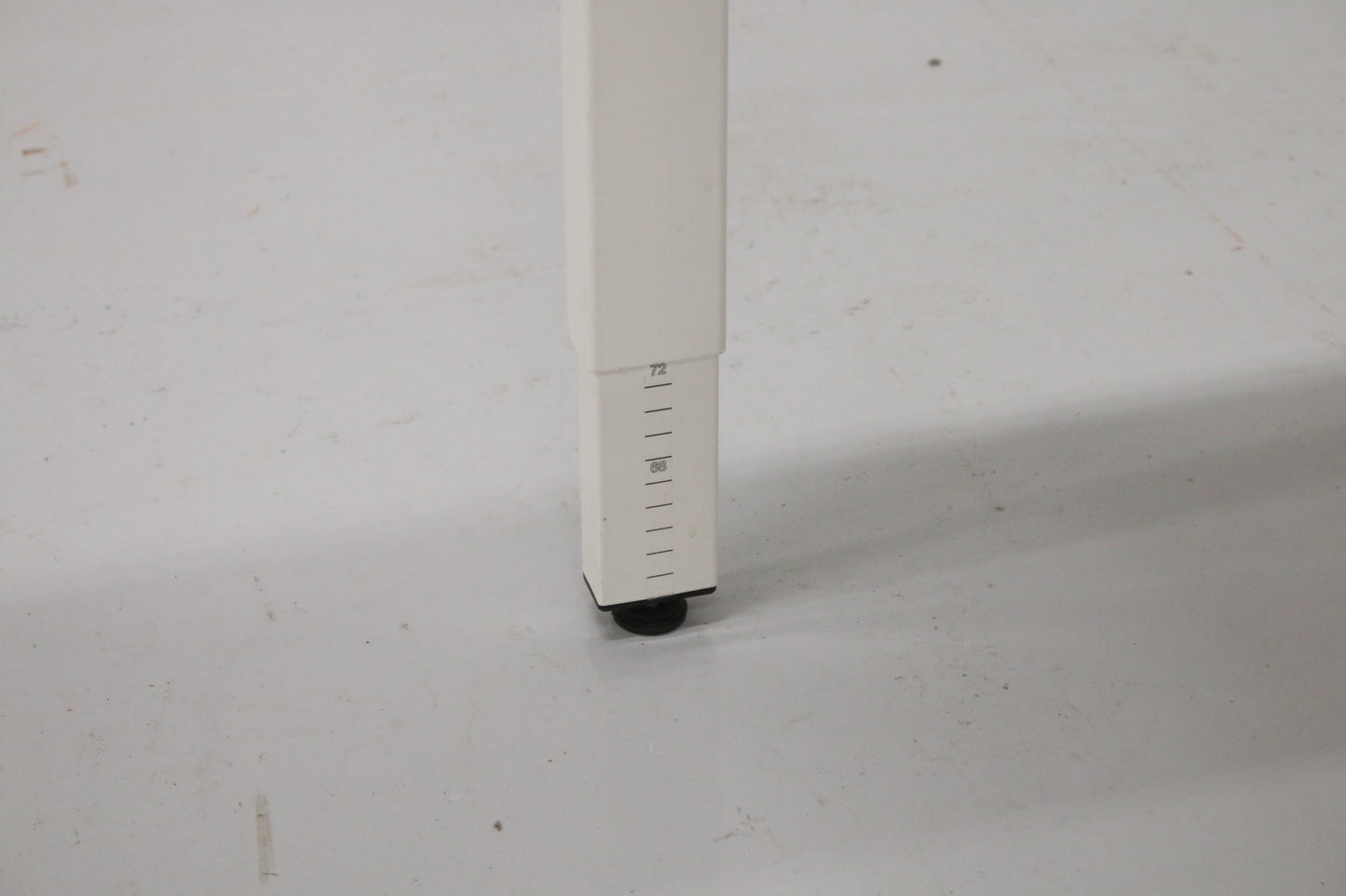 Haworth työpöytä säädettävillä jaloilla 140x70 - Suomen Kalustekeskus