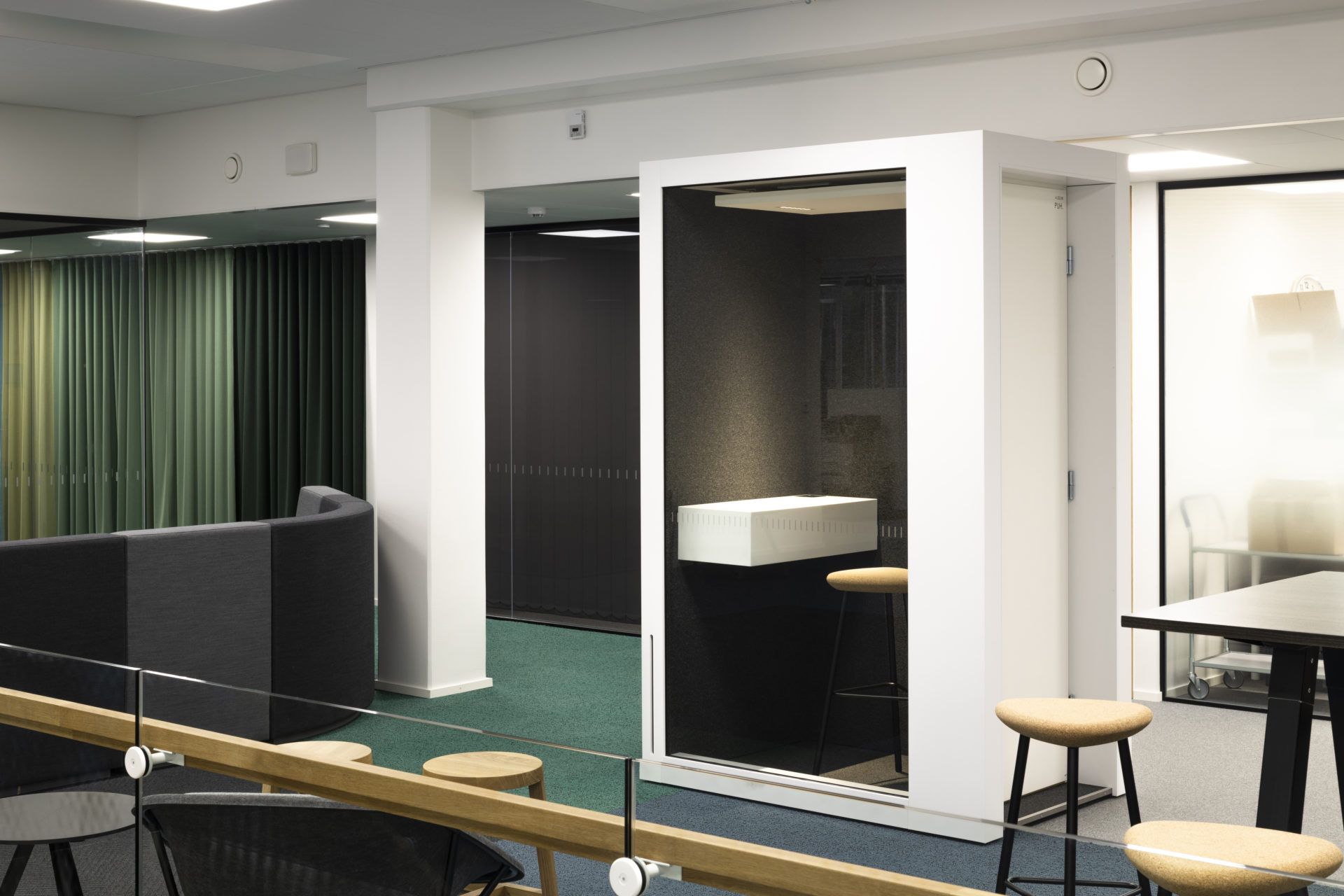 Into POD PHONE puhelinkoppi - Suomen Kalustekeskus