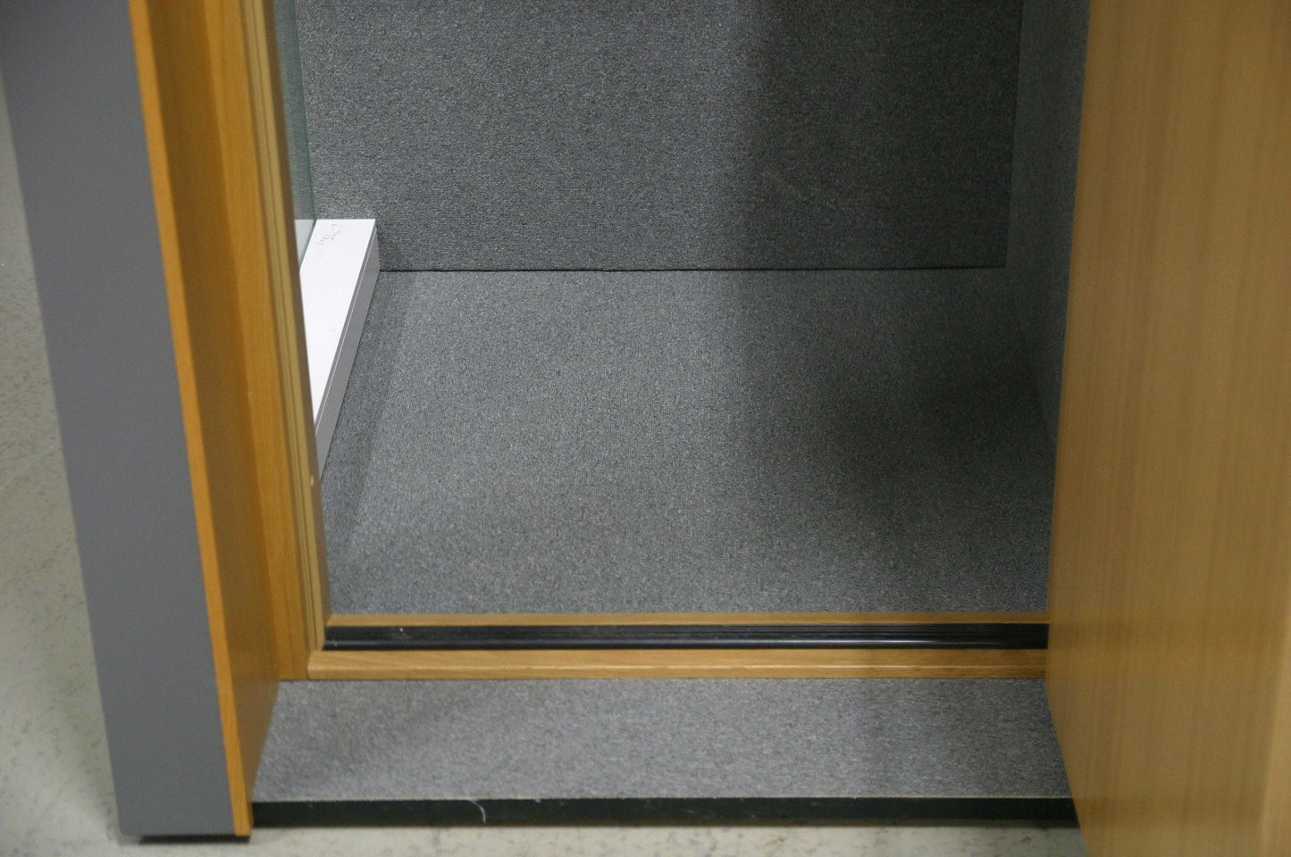 Into Pod puhelinkoppi - Suomen Kalustekeskus