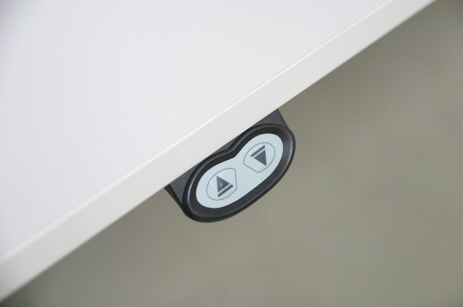 Isku harmaa sähköpöytä 120 - 200 cm - Suomen Kalustekeskus