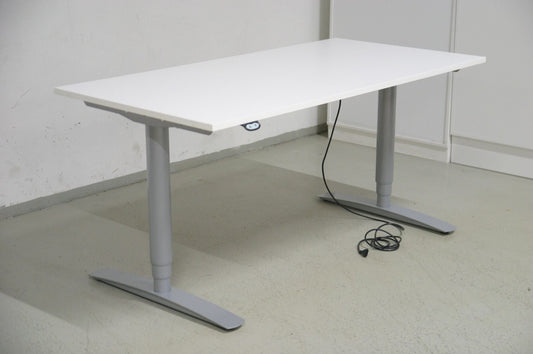 Isku harmaa sähköpöytä 120 - 200 cm - Suomen Kalustekeskus