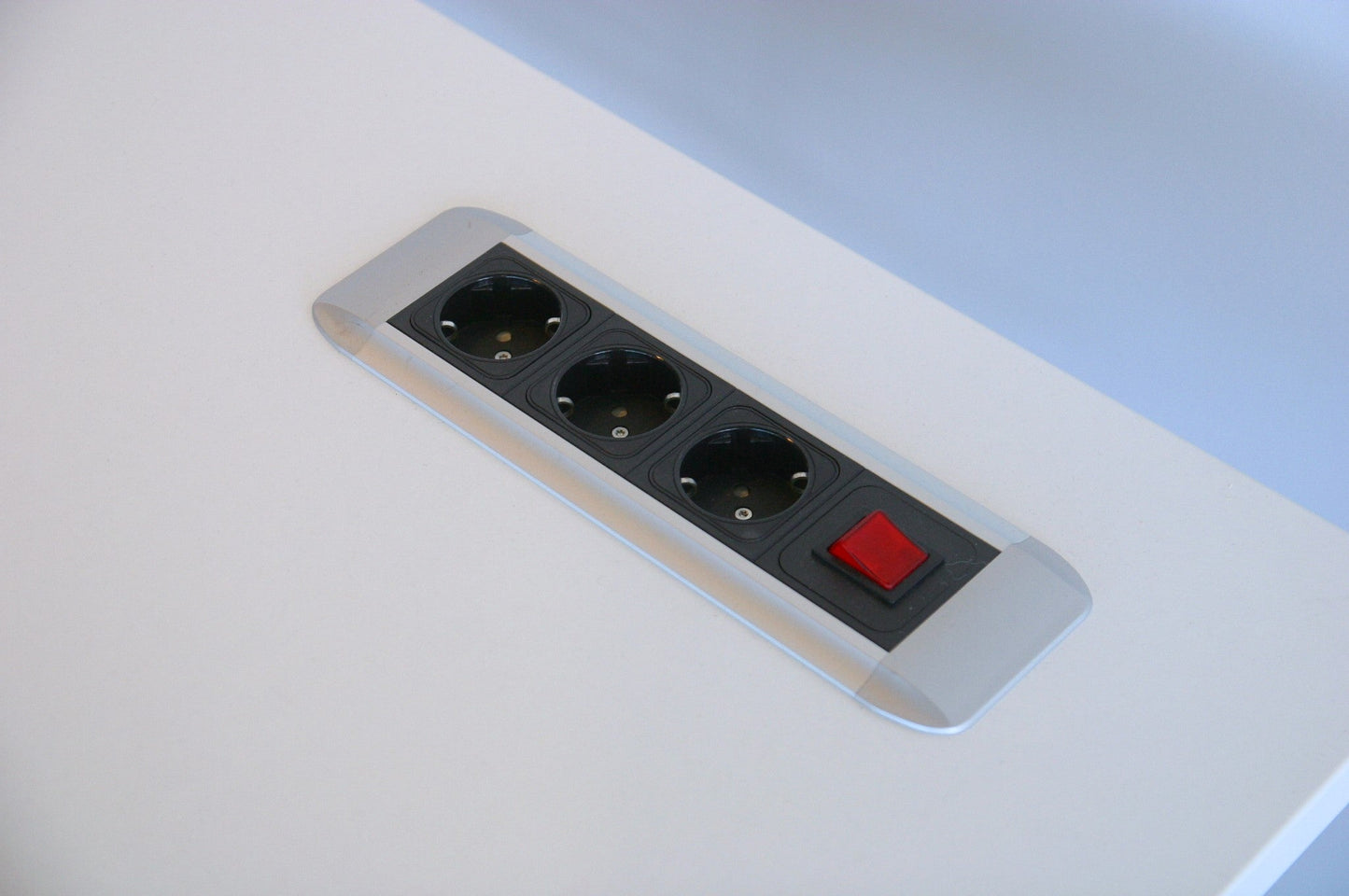 Isku harmaa sähköpöytä 140x80 - Suomen Kalustekeskus