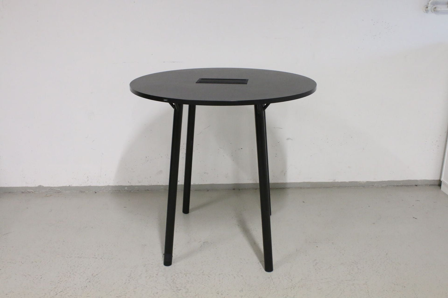 Isku Oksa korkea neuvottelupöytä - Suomen Kalustekeskus