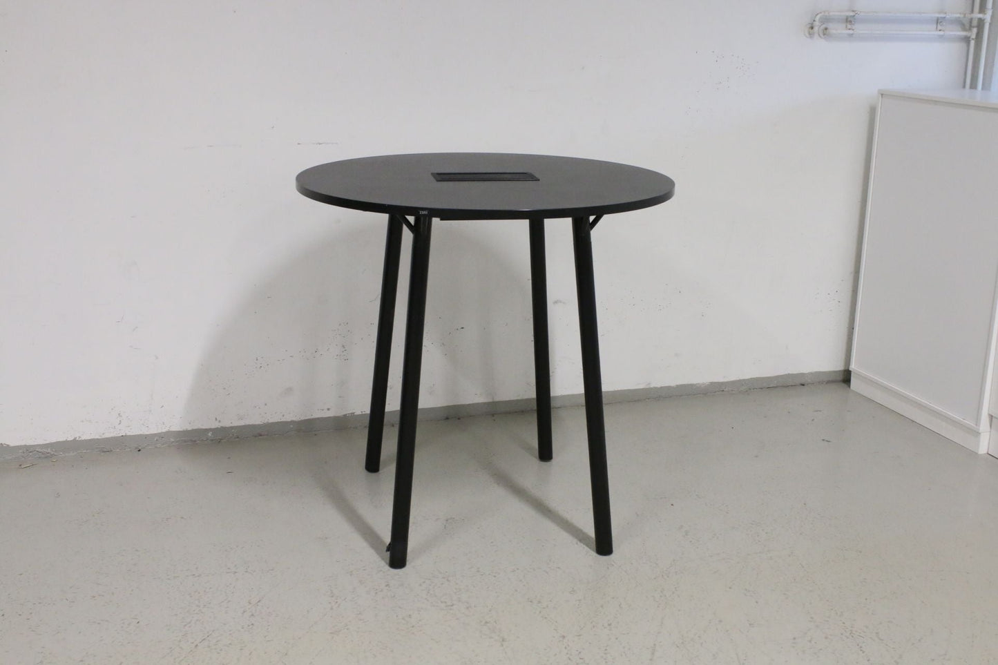 Isku Oksa korkea neuvottelupöytä - Suomen Kalustekeskus