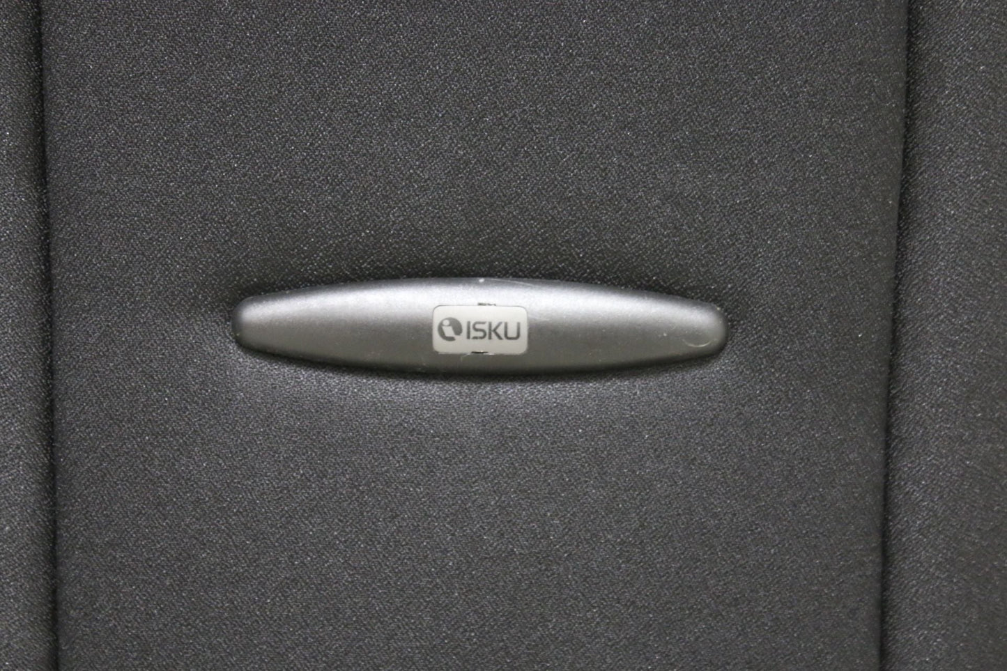 Isku Step niskatuella: Uudelleenverhoiltu musta - Suomen Kalustekeskus