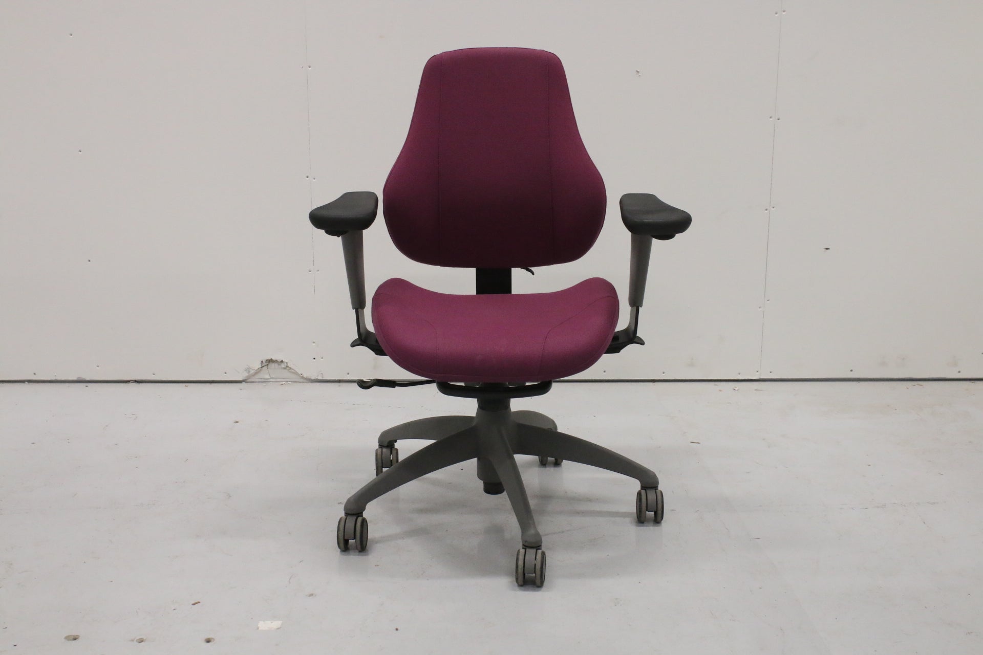 Isku Step - työtuoli, purppura - Suomen Kalustekeskus