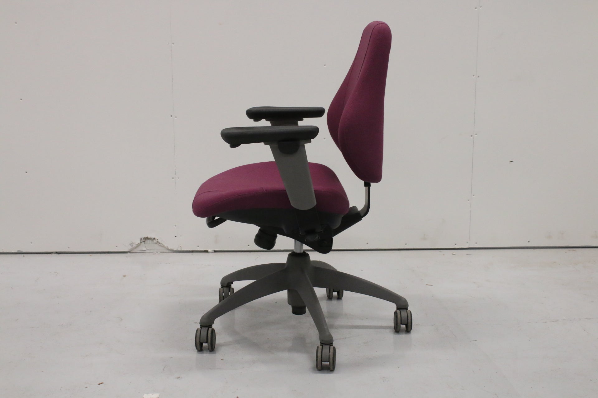 Isku Step - työtuoli, purppura - Suomen Kalustekeskus