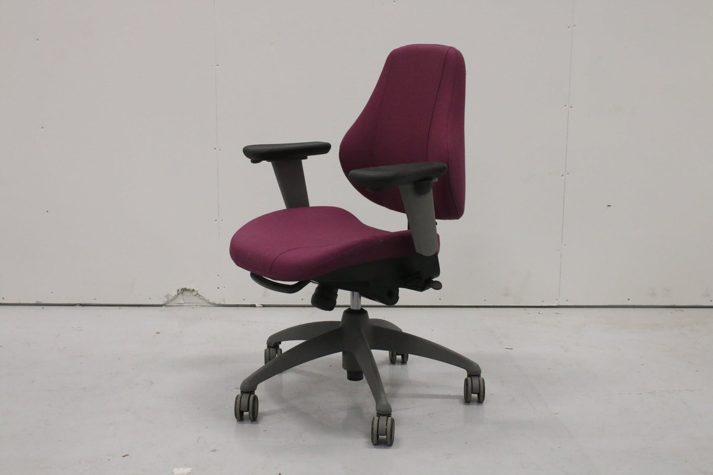 Isku Step - työtuoli, purppura - Suomen Kalustekeskus