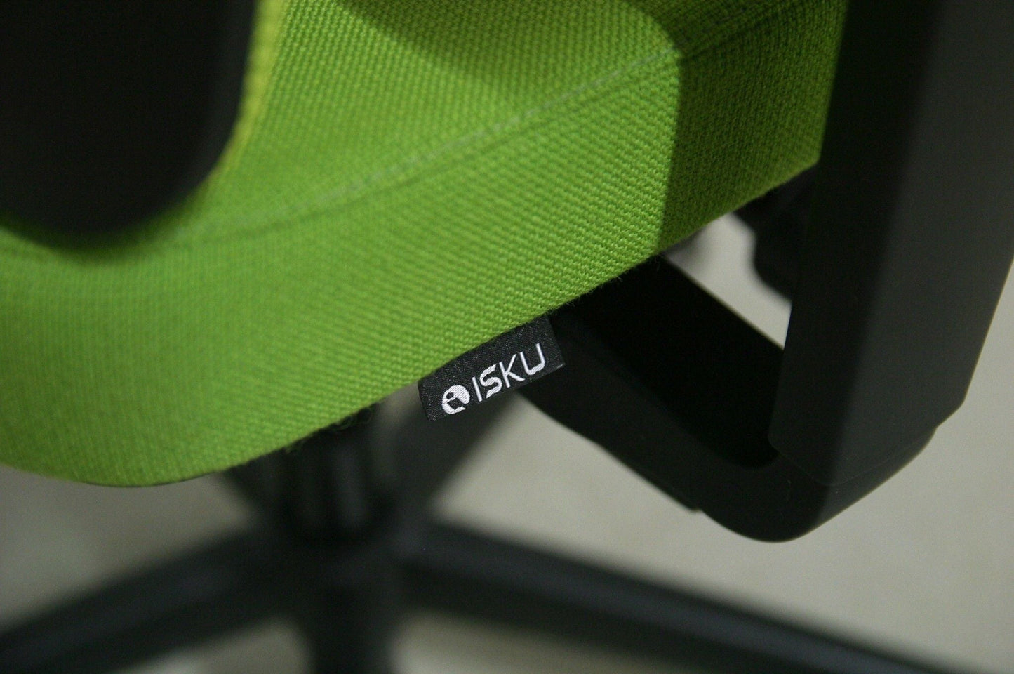 Isku Still S2 verkkoselkäinen työtuoli - Suomen Kalustekeskus