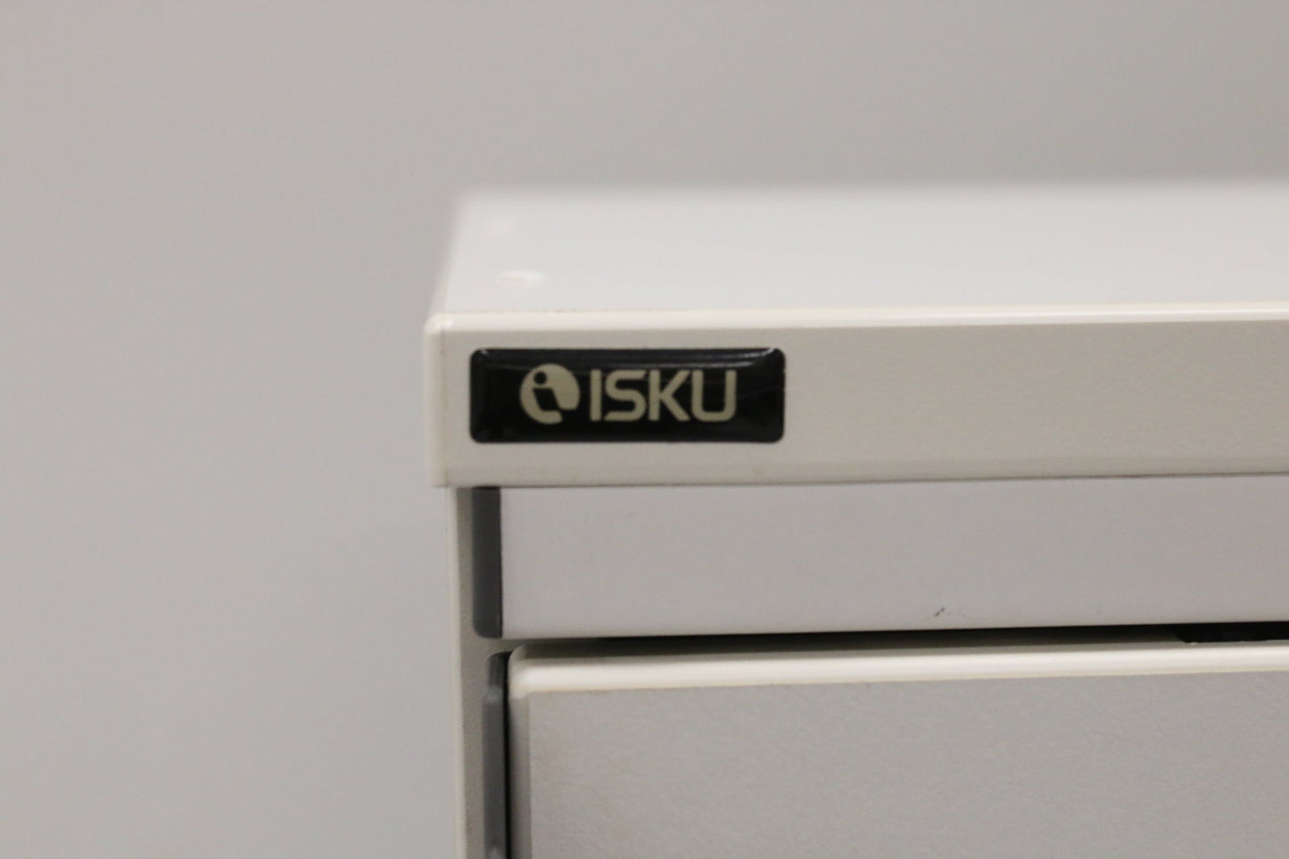 Isku Tendo - liukuovikaappi, valkoinen 126x80 - Suomen Kalustekeskus