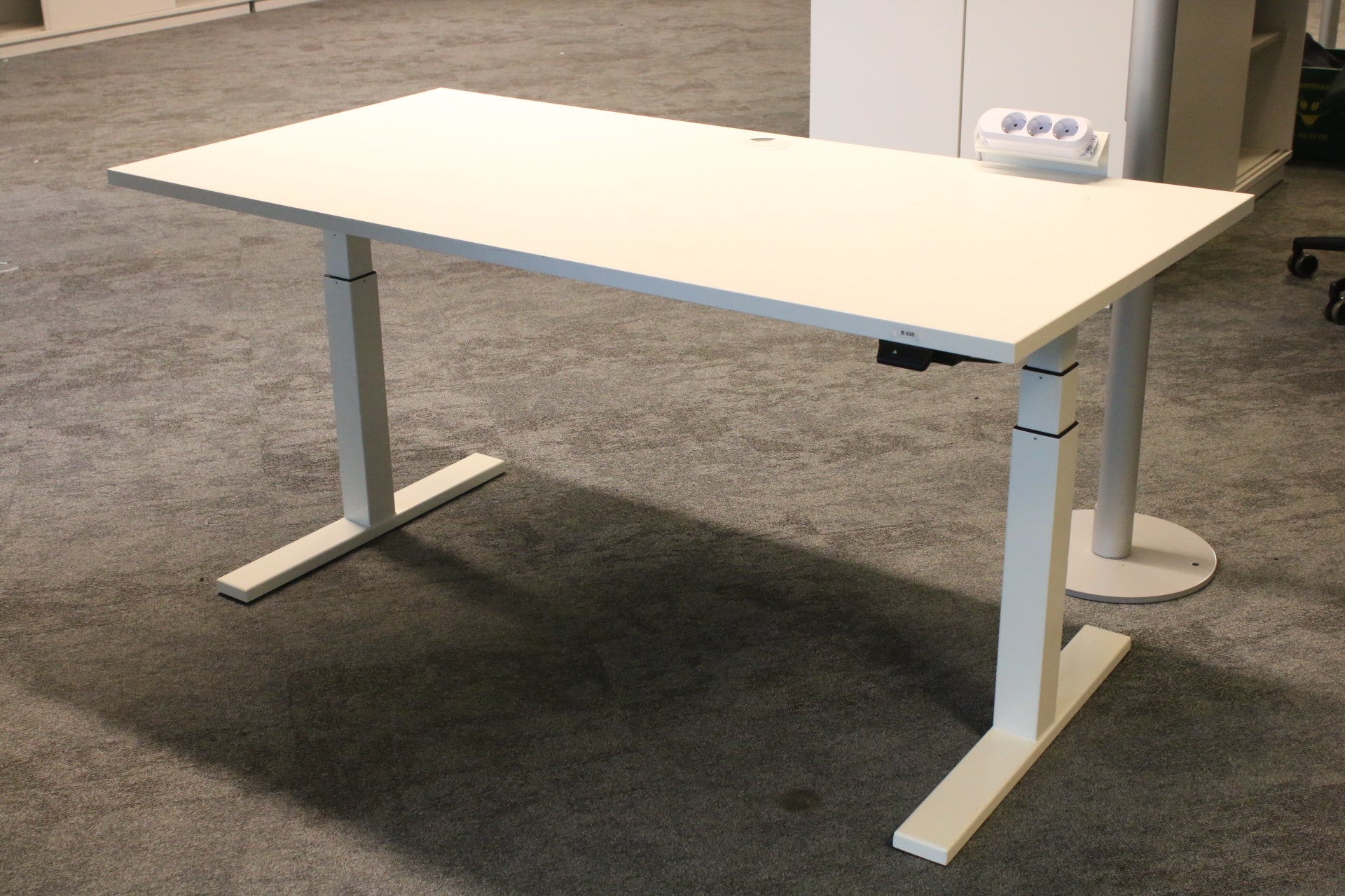 Isku valkoinen sähköpöytä 160x80 - Suomen Kalustekeskus