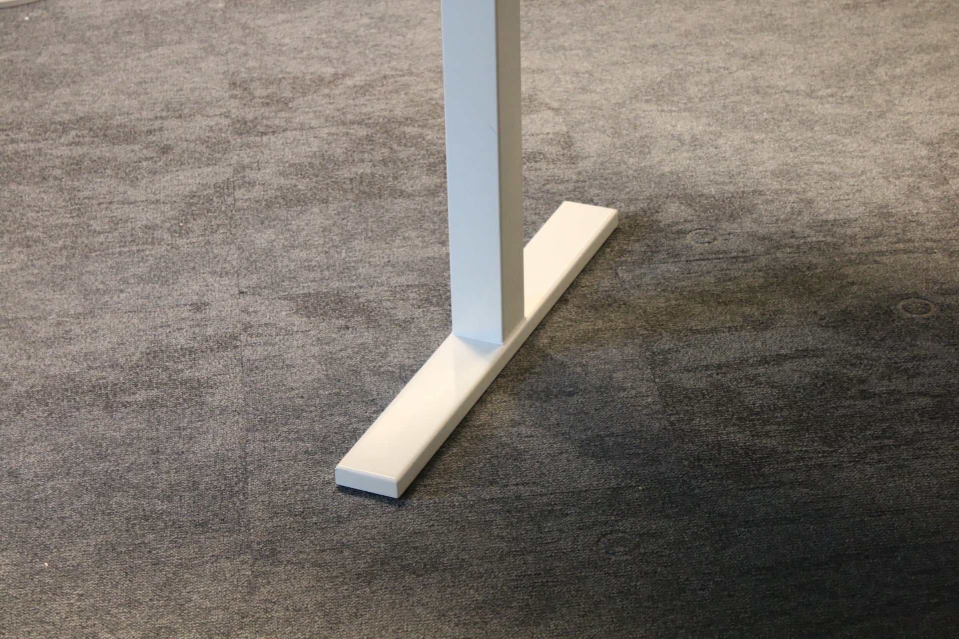 Isku valkoinen sähköpöytä 160x80 - Suomen Kalustekeskus