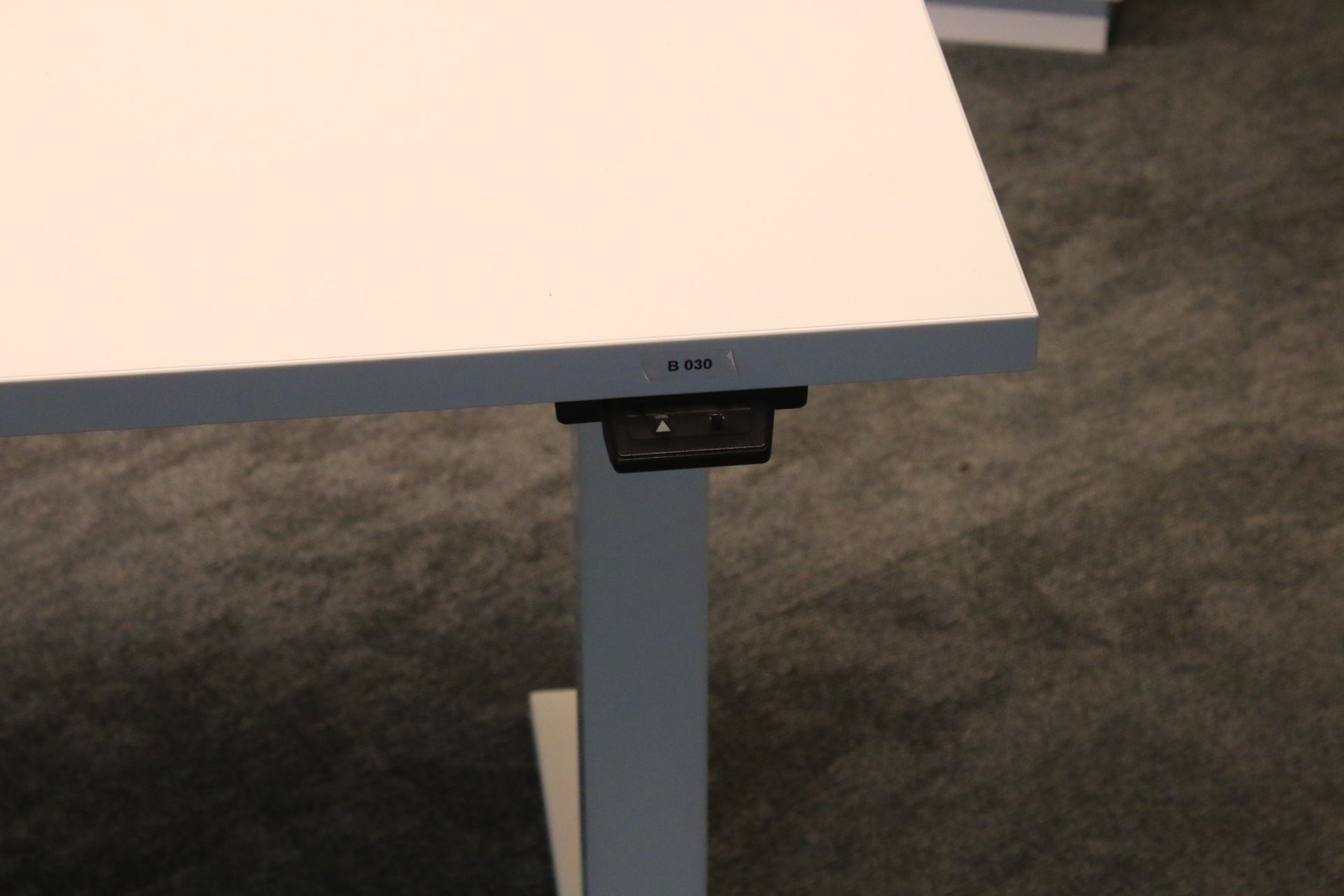 Isku valkoinen sähköpöytä 160x80 - Suomen Kalustekeskus