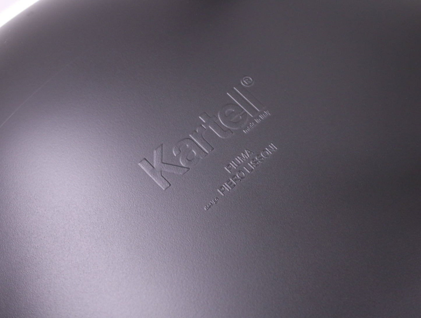 Kartell Piuma - tuoli, Design Piero Lissoni - Suomen Kalustekeskus