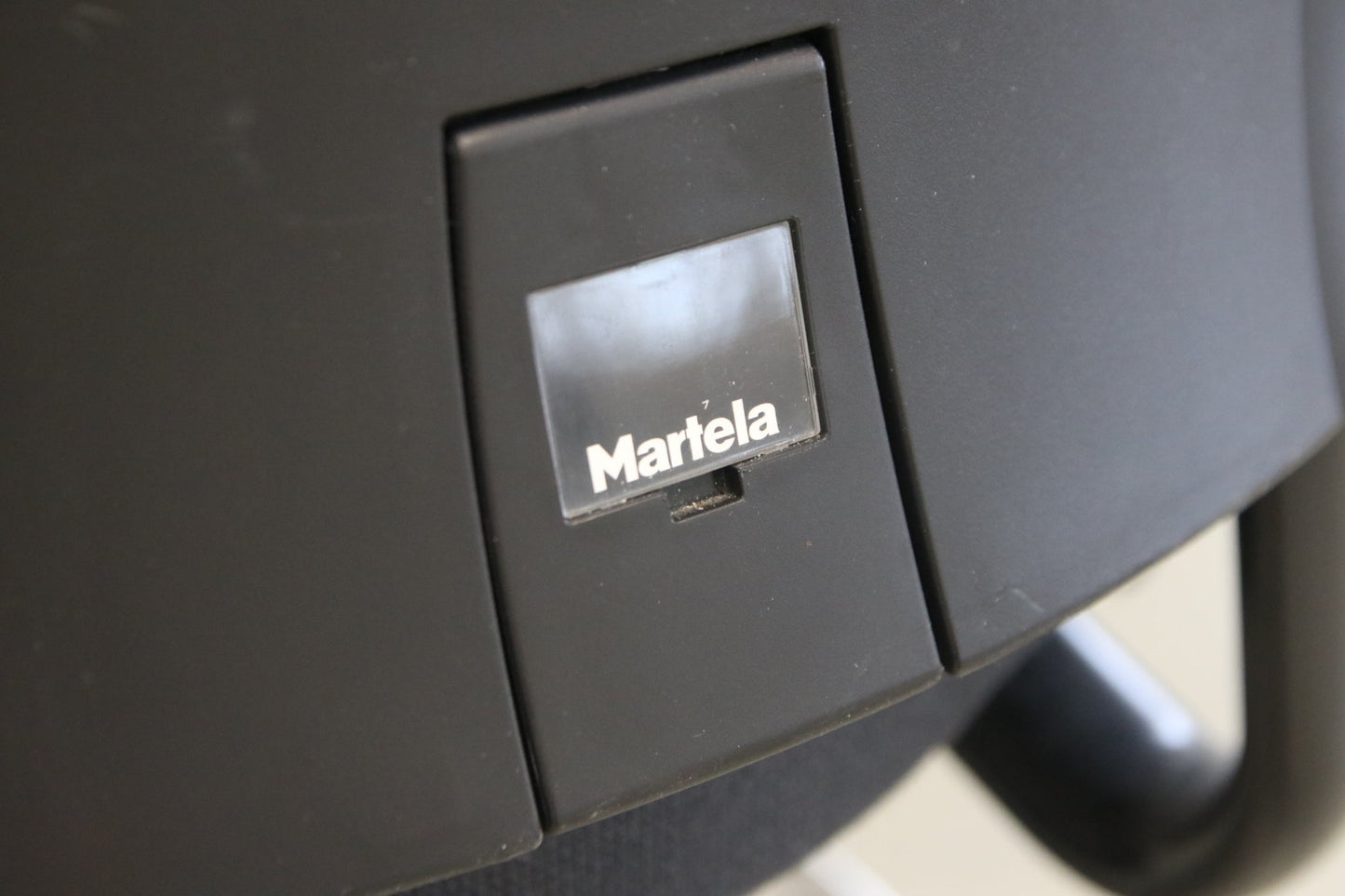 Martela Axia 2 työtuoli jalkatukirenkaalla - Suomen Kalustekeskus