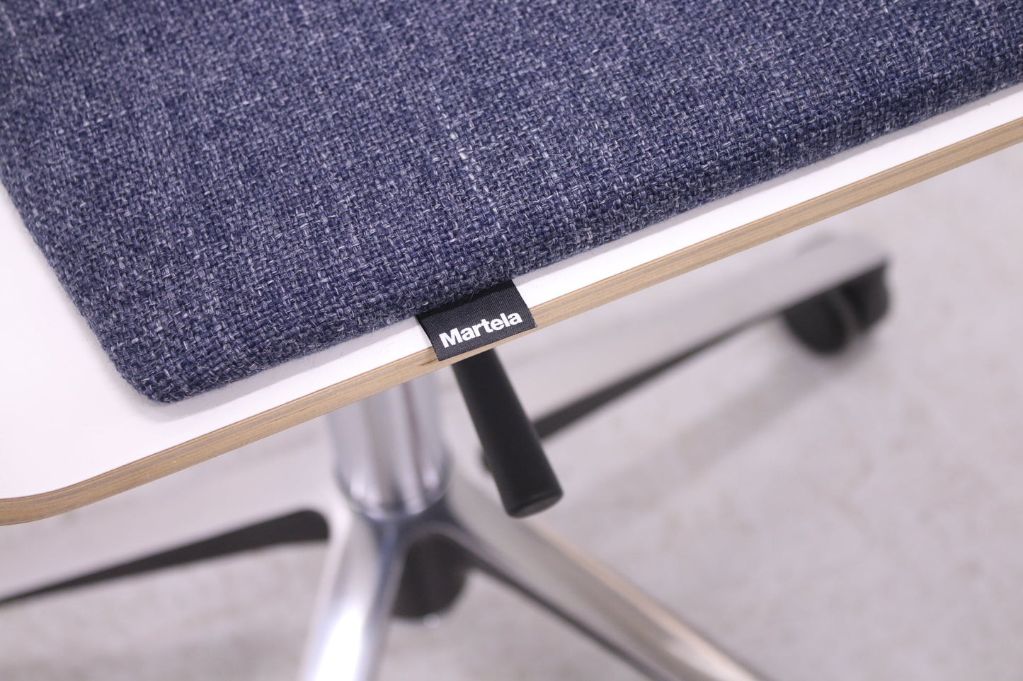 Martela Form - neuvottelutuoli pyörillä - Suomen Kalustekeskus