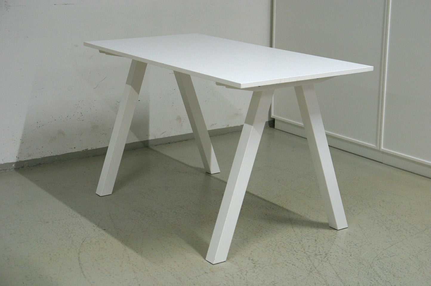 Martela Frankie puolikorkea neuvottelupöytä 160*80 - Suomen Kalustekeskus