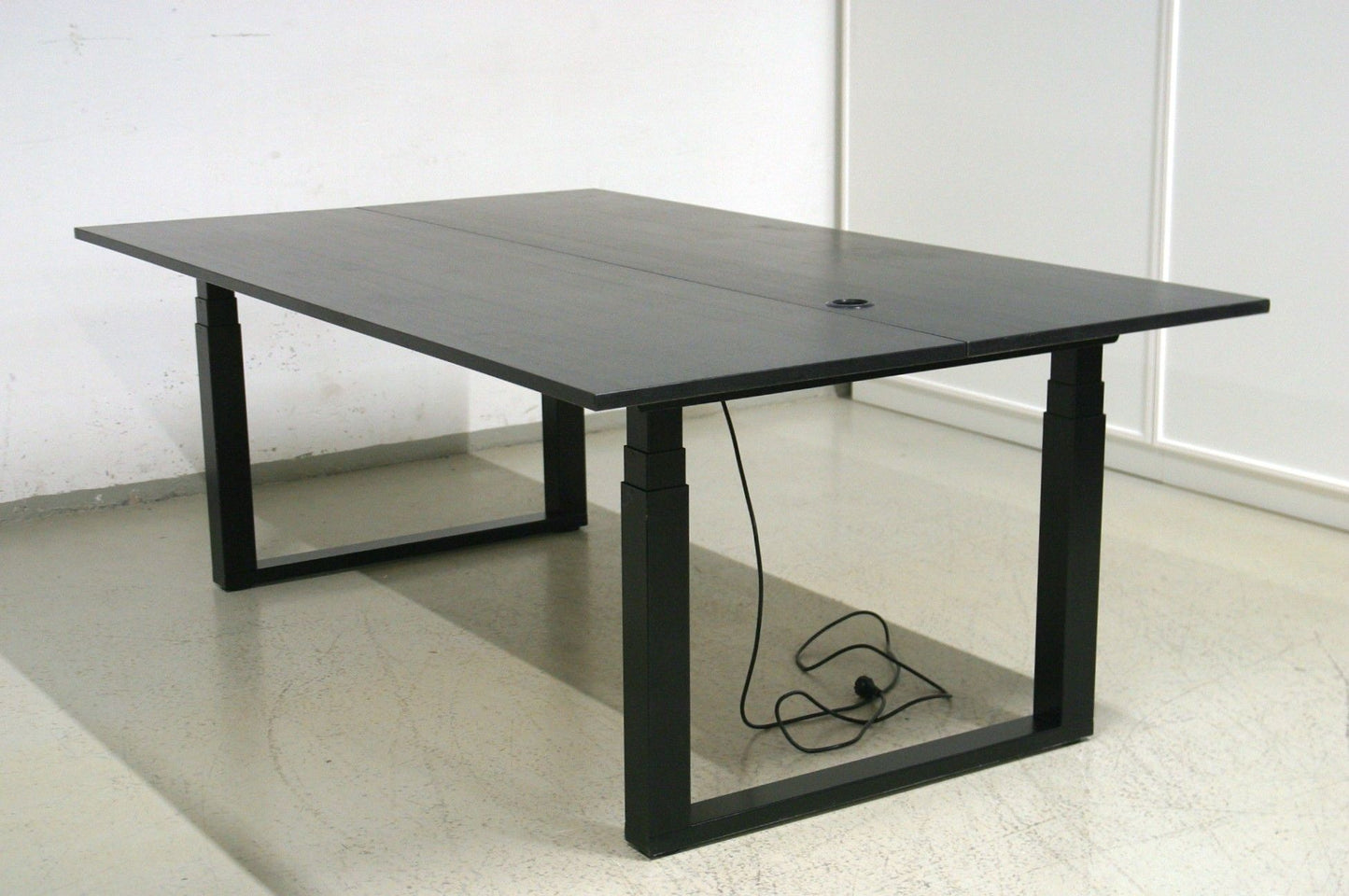 Martela Frankie sähkösäätöinen neuvottelupöytä 200*120 cm - Suomen Kalustekeskus