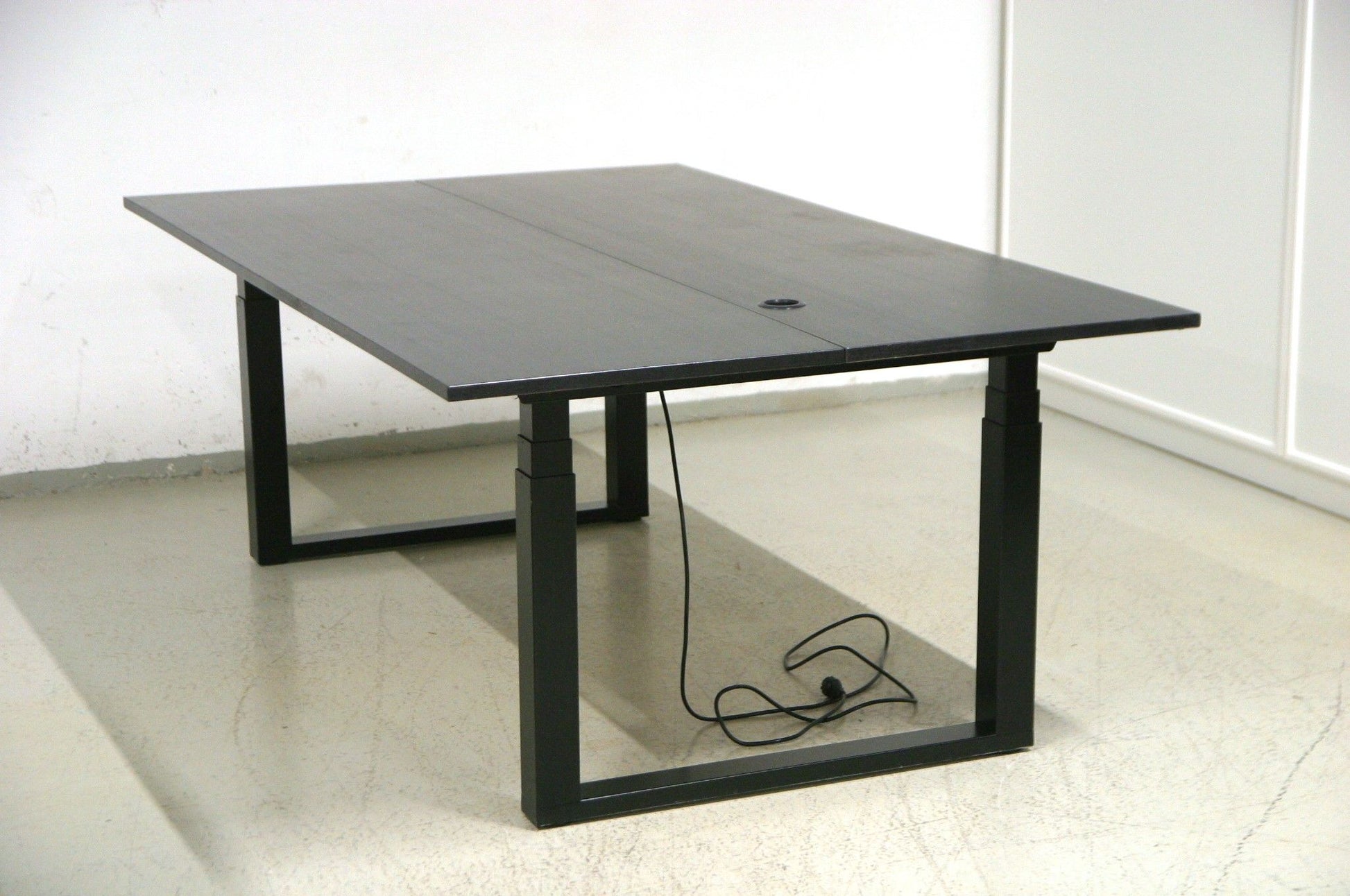 Martela Frankie sähkösäätöinen neuvottelupöytä 200*120 cm - Suomen Kalustekeskus