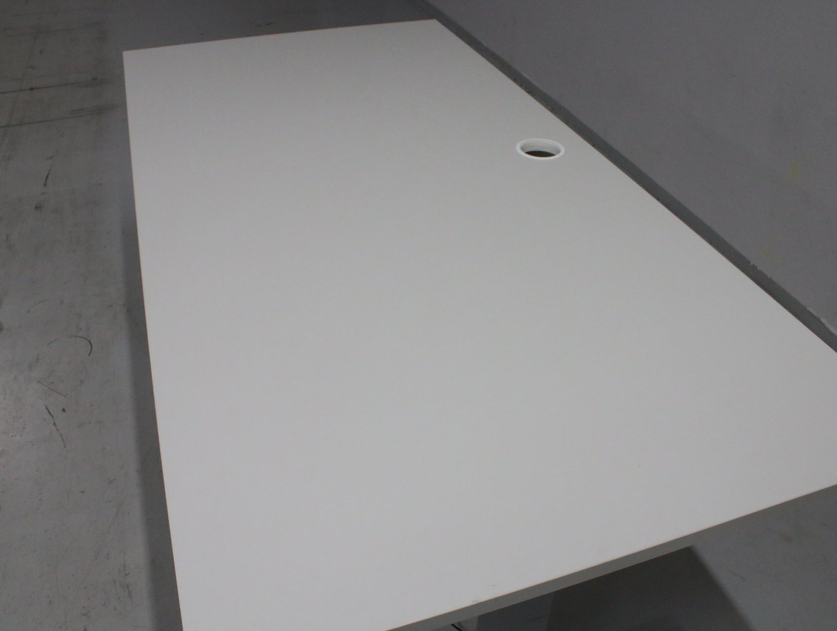 Martela Pinta EQ sähköpöytä 140*80 cm - Suomen Kalustekeskus