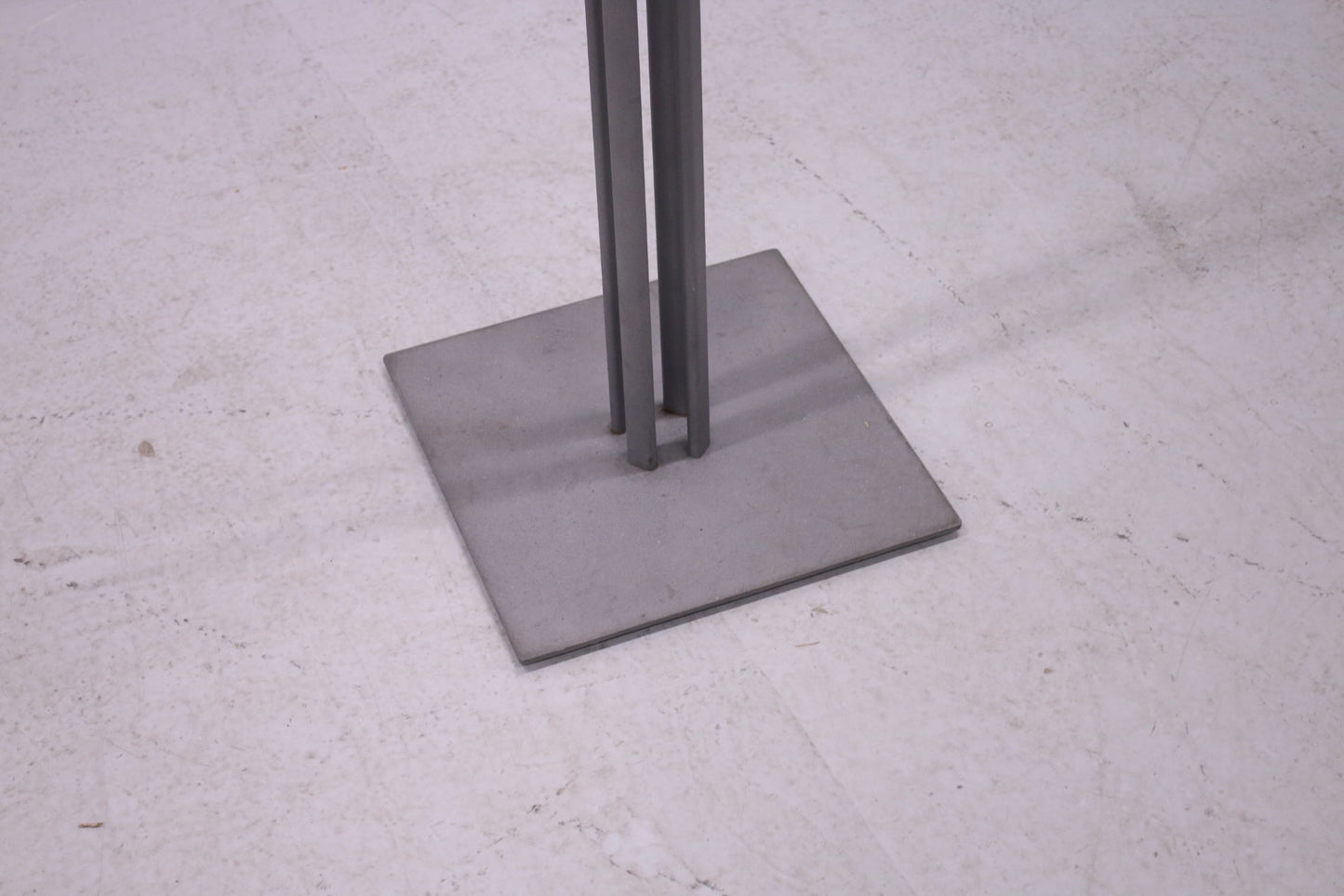 Martela pystynaulakko, vaaleanharmaa - Suomen Kalustekeskus