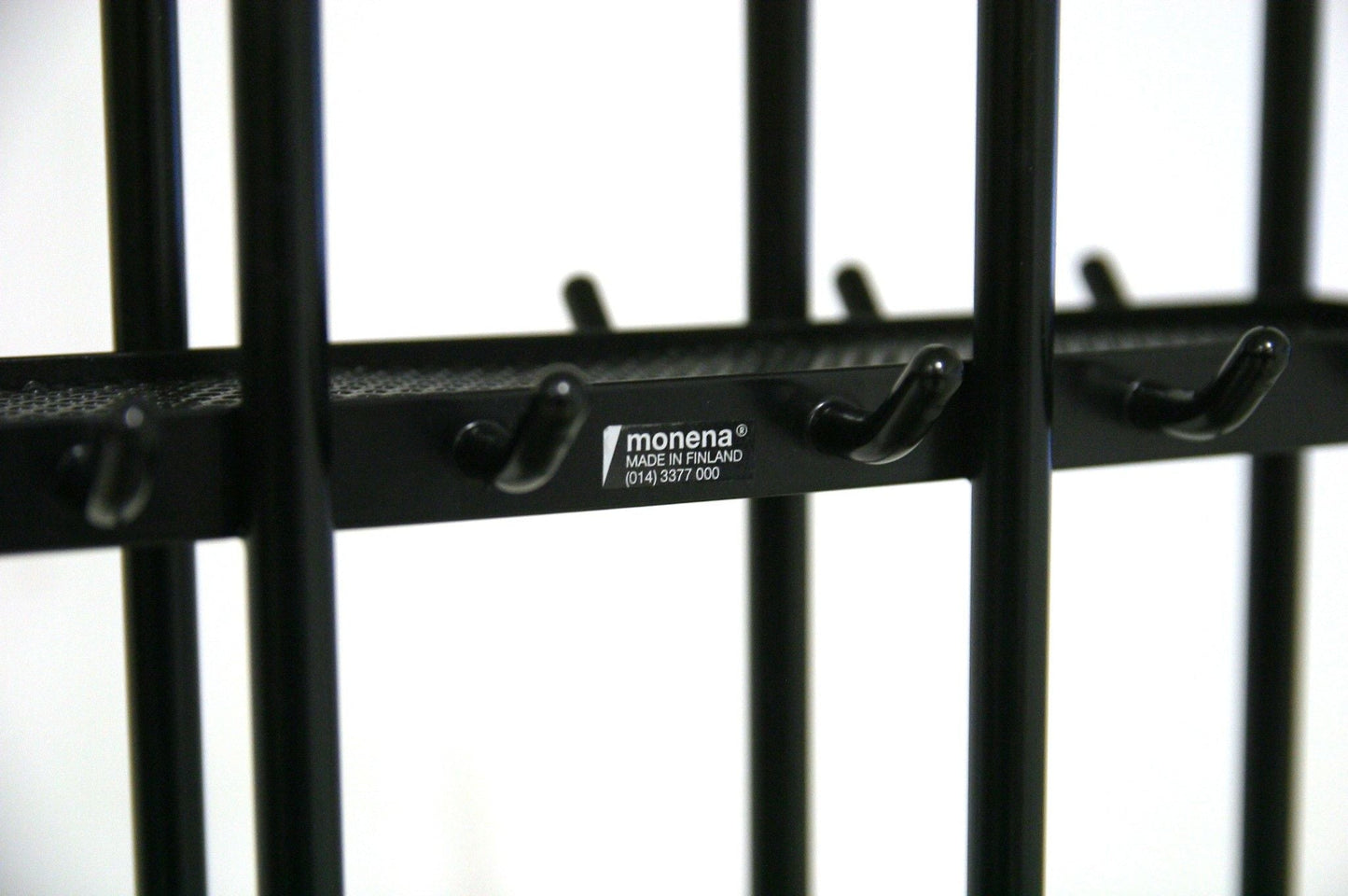 Monena Porter lattianaulakko, musta - Suomen Kalustekeskus