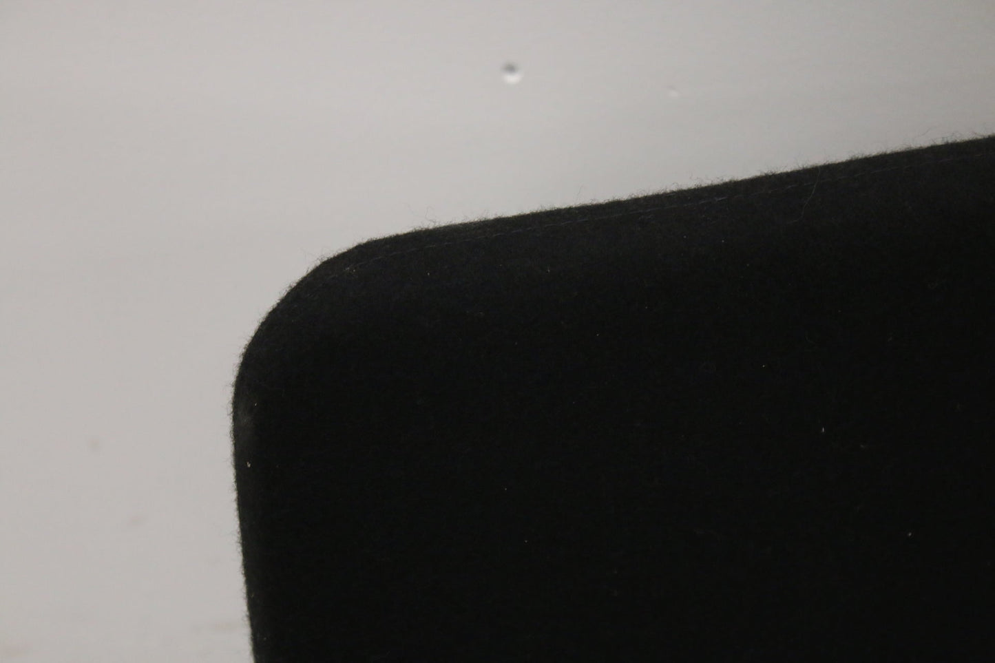 Musta Narbutas 80x60 pöytäsermi - Suomen Kalustekeskus