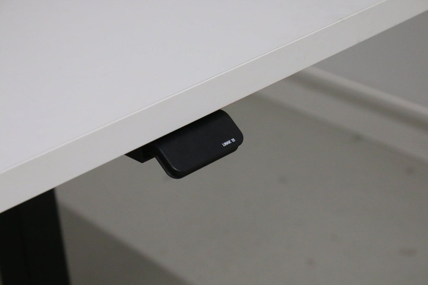 Musta sähköpöytä 140x80 - Suomen Kalustekeskus