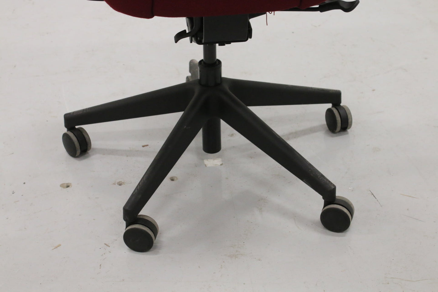 Niskatuellinen Isku Step + työtuoli - Suomen Kalustekeskus