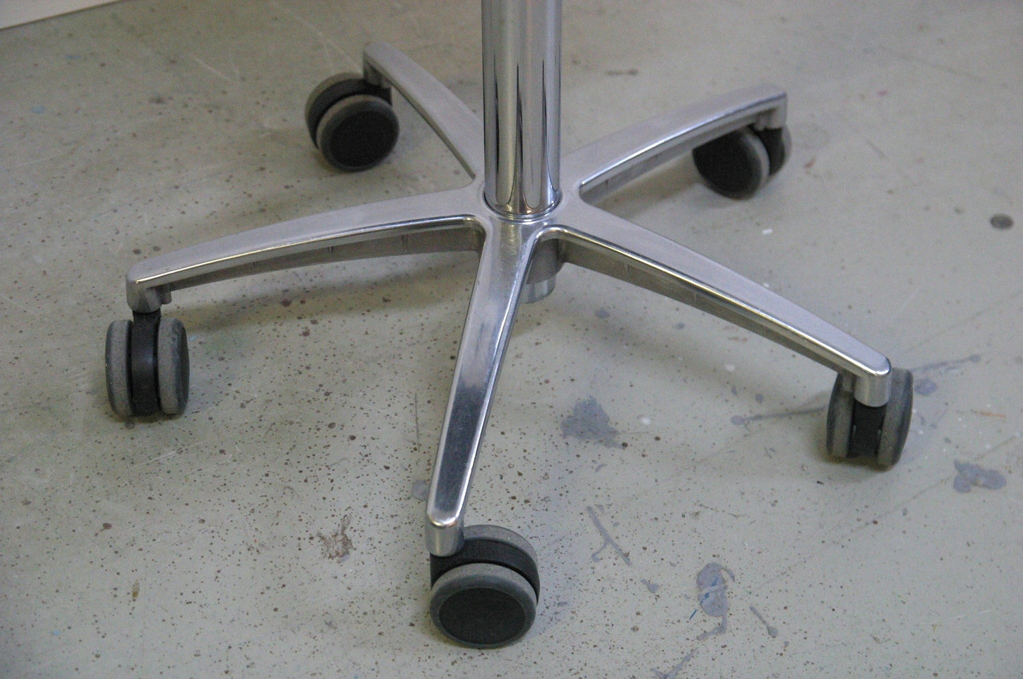 Salli multiadjuster satulatuoli - Suomen Kalustekeskus