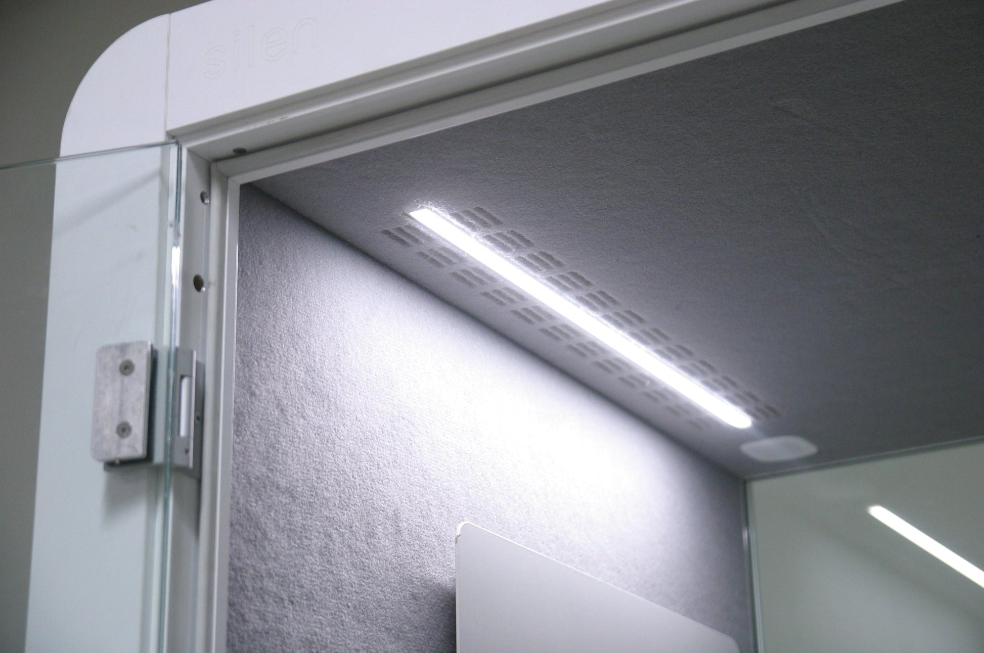 Silen Space 1 - puhelinkoppi - Suomen Kalustekeskus