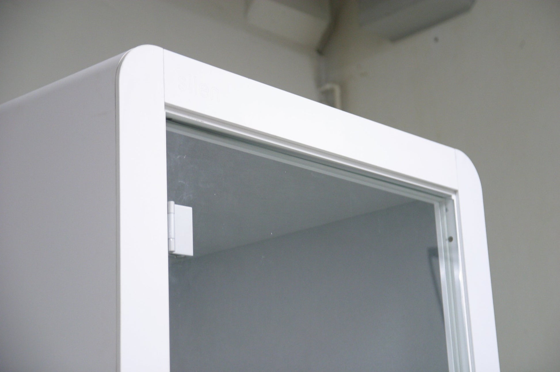 Silen Space 1 - puhelinkoppi - Suomen Kalustekeskus