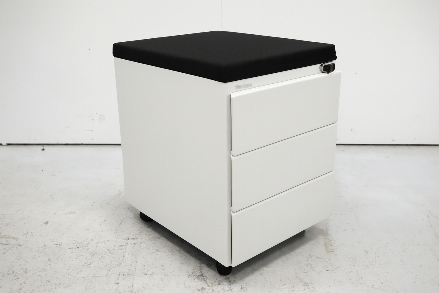 Steelcase 3 - osainen laatikosto valkoinen / musta - Suomen Kalustekeskus